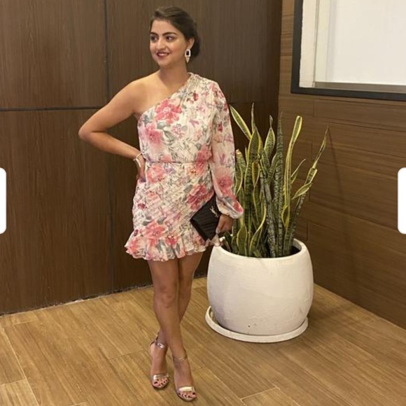 Express Metallic Floral One Shoulder Pleated Faux Wrap Front Romper Large - Picture 12 of 13